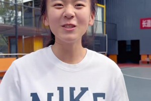 小菜雞的兄來弟踢館！吐槽姐姐只會(huì)背打！結(jié)果就是防不住內(nèi)線