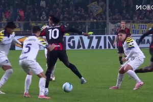 單刀不進(jìn)！萊奧腳后跟精妙傳球！普利西奇單刀打門(mén)偏出！