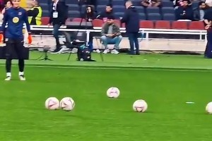 重溫薩拉赫拒讓點(diǎn)給阿諾德，網(wǎng)友：強(qiáng)顏歡笑卻可能已動(dòng)了離開的心