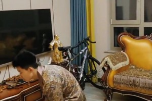 小男孩惡搞模仿哈登，這走步都走到姥姥家去了