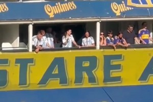 歐美女歌手Lipa現(xiàn)場觀看阿根廷超級(jí)德比，這都被發(fā)現(xiàn)了啊~