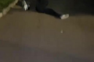 不要輕易模仿！名場(chǎng)面：穆西亞拉弟弟模仿C羅慶祝結(jié)果滑到了！