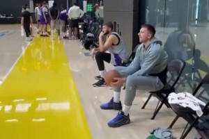 這球感真是老天爺賞飯吃！東契奇：分享一下我最近的花式進(jìn)球??