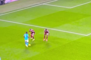 這下也太快了！球迷實(shí)拍多庫(kù)輕松過(guò)掉布拉德利+赫拉芬貝赫兩人