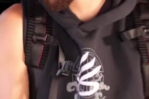 庫里看到巴特勒大媽造型，實在繃不住笑噴了！??