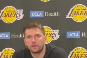 隊(duì)內(nèi)競(jìng)爭(zhēng)！東契奇賽后談里夫斯的超遠(yuǎn)三分：想確保我的比他更遠(yuǎn)！