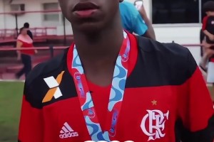 卡卡在線搖人！阿迪當(dāng)年的廣告：里克爾梅和卡卡帶隊(duì)“約架”！