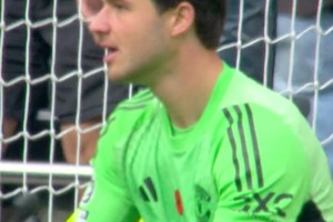 拉門斯的這次撲救，是否讓你想起了德赫亞？