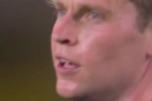 太瀟灑了！德容面對(duì)逼搶時(shí)的擺脫真是從從容容，游刃有余！