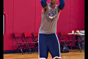 安東尼投籃慢動作鑒賞，從接球到出手整個(gè)投籃動作連貫絲滑...