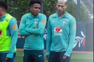 世事無(wú)常！前海港外援奧斯卡查出心臟問(wèn)題，或?qū)⒕痛送艘郏? >
                                        </div>
                                    </div>
                                                                        <div   id=