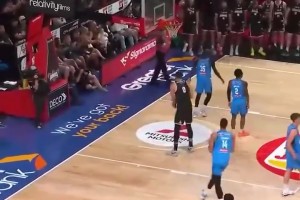 現(xiàn)在都胖成啥樣了！濃眉剛到湖人的時候，這個體型多完美??！