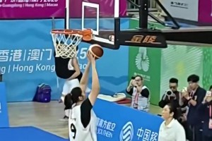 觀感恐怖！2米26的張子宇，賽前居然是這么熱身的！