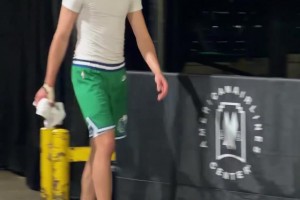 無詹湖慘敗雷霆！皮爾斯此前：我要是總經(jīng)理肯定交易詹姆斯！