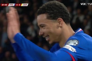 埃基蒂克推射破門！攻入國家隊處子球！姆總禁區(qū)內(nèi)橫傳送助攻！