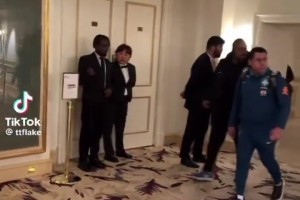 球迷：能加盟阿森納嗎？庫(kù)尼亞：哈哈哈??