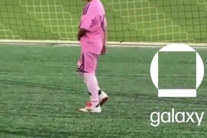 國外網(wǎng)友：梅西三兒子就是活生生的右腳他爹??