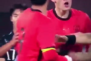 讓你狂！韓國球員挑釁拜合拉木，王博豪撞翻對手為其出頭??