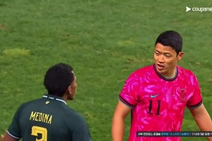 馬寧：在我的場(chǎng)子別鬧事！黃喜燦和對(duì)手發(fā)生摩擦，馬寧吹哨制止