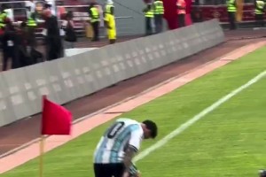 臥槽！主罰角球險些閃了梅西的老腰??