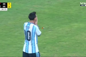 可惜了！阿爾馬達(dá)倒三角傳球，梅西跟進(jìn)無人盯防射門打高！