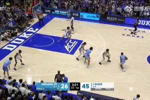 明年?duì)钤獰衢T(mén)！卡梅隆-布澤爾居然來(lái)了一個(gè)搶斷后暴扣！