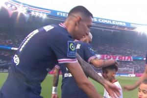 帥是一種感覺！內(nèi)馬爾的經(jīng)典慶祝動(dòng)作！