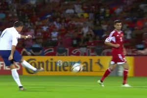 當(dāng)年遭亞美尼亞球迷喊梅西！C羅神級停球+世界波戴帽回應(yīng)