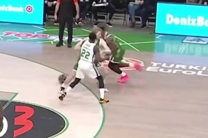 比nba炸？歐洲籃聯(lián)暴力扣籃！注重團(tuán)隊(duì)籃球也有勁爆個(gè)人秀