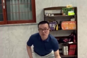 徐靜雨被網(wǎng)友質(zhì)疑籃球技術(shù)太菜，靜雨隨后上傳自己運(yùn)球訓(xùn)練視頻