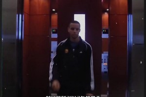 近看米切爾身材真壯實(shí)????