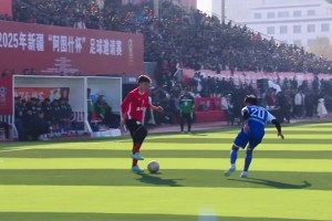 中國足球在新疆！在這座球場(chǎng)不允許你這么秀??