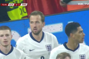 還得是你！凱恩中路搶點(diǎn)破僵，阿爾巴尼亞球員頭球?yàn)觚堉? >
                                        </div>
                                    </div>
                                                                        <div   id=