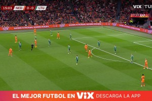 荷蘭1-0領(lǐng)先！德容直塞助攻，賴因德斯小角度推射破門