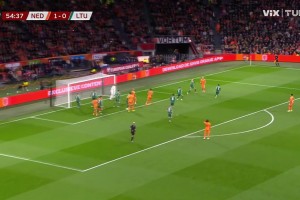 荷蘭2-0領(lǐng)先！德里赫特頭球擺渡造點(diǎn)，加克波主罰打進(jìn)