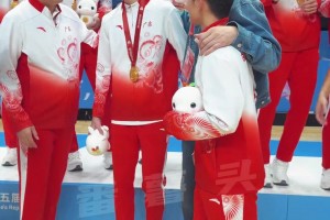 忙碌的杜導(dǎo)，看完U18男籃拿金牌，接下來你們猜??…...