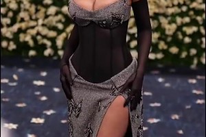 凱莉·詹娜這身材姿色怎么沒找個NBA男友？不比姐姐差啊??