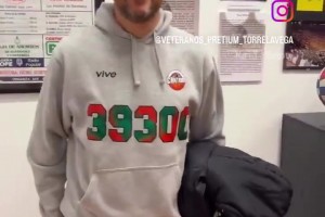 融入球隊文化！余嘉豪隨西乙球隊埃斯特拉男籃出席活動