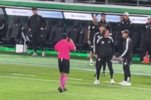 這是誰的青春？03/04賽季曼聯(lián)的訓(xùn)練片段！年輕的C羅！