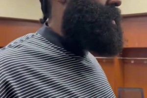 眼神都沒光了！哈登采訪無奈搖頭：現(xiàn)在缺兵少將 誰能上就上吧