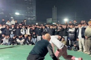 笑死！徐靜雨此前與身材炸裂的女主播連線，眼神都迷離了??