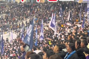 多大仇？津門虎球迷齊喊：老二老二，千年老二！