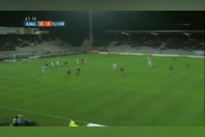 簡(jiǎn)直無(wú)解！小儒尼尼奧中圈附近任意球直接轟進(jìn)！