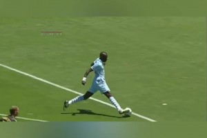 ??巴洛特利單刀球雜耍馬賽回旋玩砸！曼奇尼氣瘋直接把他換下！