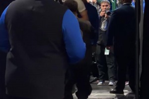 問(wèn)到私密問(wèn)題了！伊巴卡此前節(jié)目上問(wèn)小卡最喜歡哪個(gè)女明星~