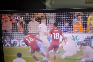 用下體擋射門！森林球員這次防守什么水平？??