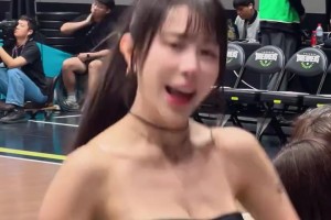 我愛臺妹！臺灣省美女啦啦隊(duì)長梓梓，在觀眾席熱舞??