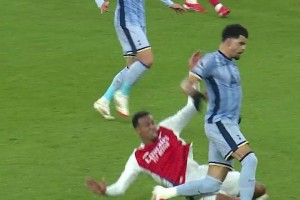 受傷缺席！看看加布里埃爾北倫敦德比這次高難度解圍??