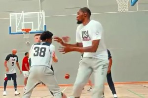 KD在勇士奪冠有含金量嗎？楊毅：若沒(méi)去勇，他就和登威是一級(jí)別