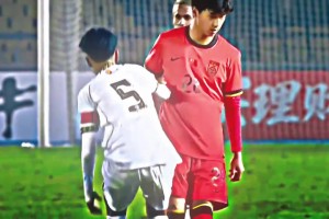 尊重！被進14個球東帝汶球員哭了，U16國足球員主動上前安慰